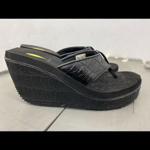 Volatile Paiges Wedge Sandal - size 9
